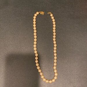 Vintage Monet single strand faux pearl necklace